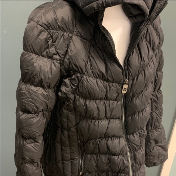 Michael Kors lightweight puffer jacket - Picture 2 of 4
